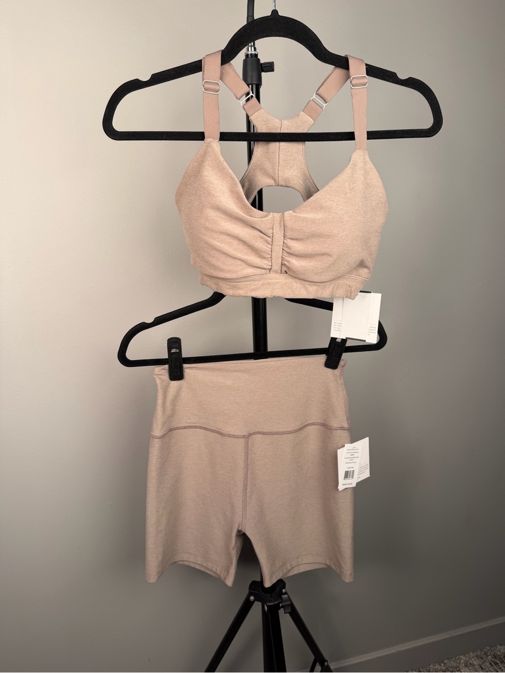 Beyond Yoga SET On Center & Keep Pace 5" Biker Short color Birch Heather